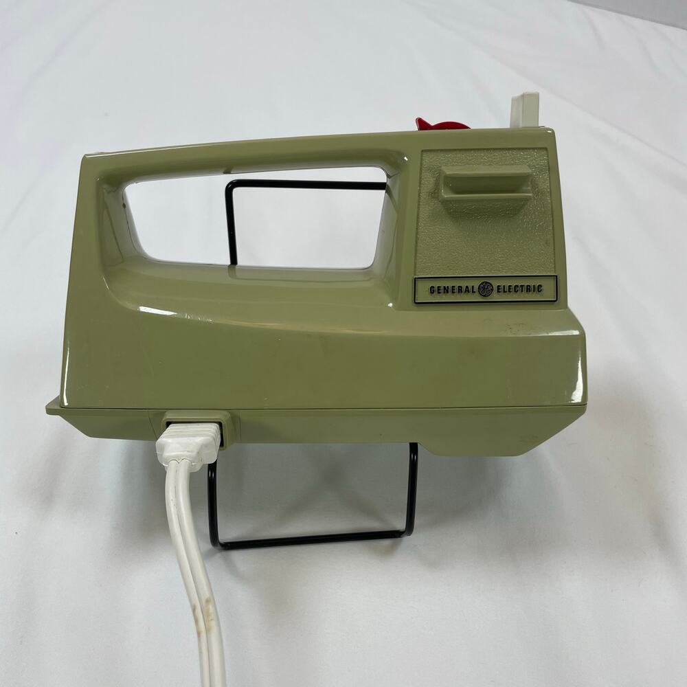 General Electric Vintage Avocado Green Hand Mixer 3-Speed D1 M24 Made in USA - Picture 3 of 7